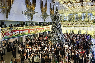 Лукашенко: страна всегда сильна традициями, одна из них в Беларуси - новогодние поздравления детей