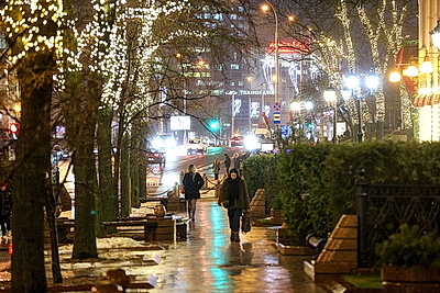 Новогодняя иллюминация превратила столицу в зимнюю сказку