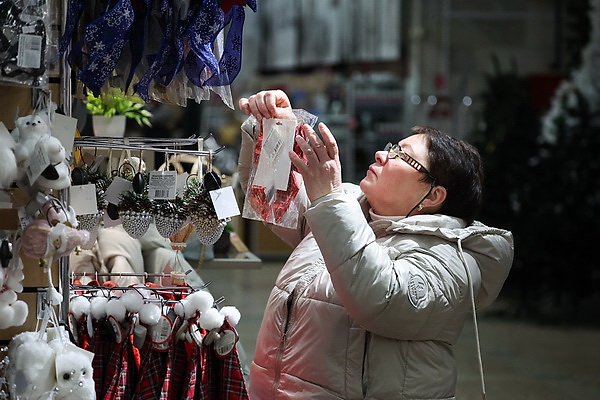 Праздничный декор и новогодние товары - магазины Могилева готовятся в Новому году