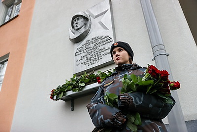 В школе №35 Минска открыли мурал в честь Героя Советского Союза Домулло Азизова