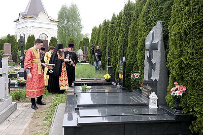 У православных верующих - Радуница