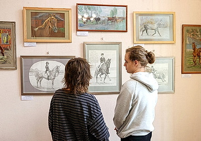 \"Лошадь - человеку крылья!\" Выставка творческих работ открылась в Гомеле