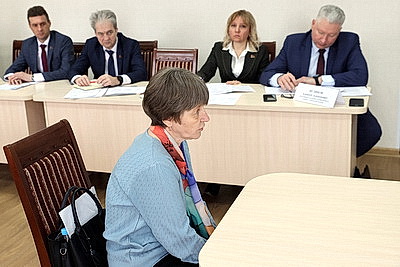 Отопление, дороги, порядок на селе. Вопросы благоустройства и ЖКХ преобладали на прямой линии Баско в Гомеле