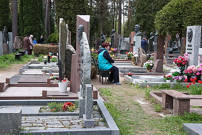 У православных верующих - Радуница