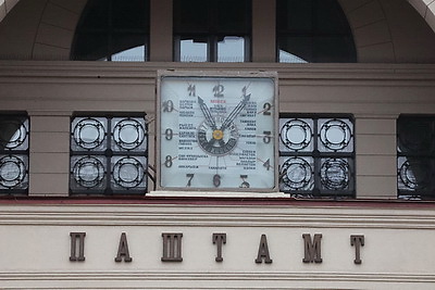 За стрелкой циферблата. Уличные часы - символ города