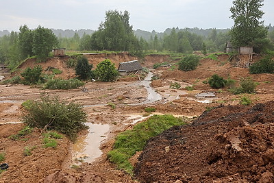 Как в Витебске устраняют последствия обвала берега Западной Двины