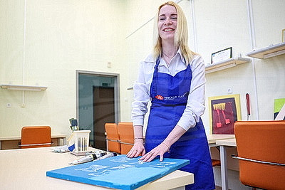 Познать душу через касание. Удивительная история незрячей художницы и ее тактильных картин Познать душу через касание. Удивительная история незрячей художницы и ее тактильных картин