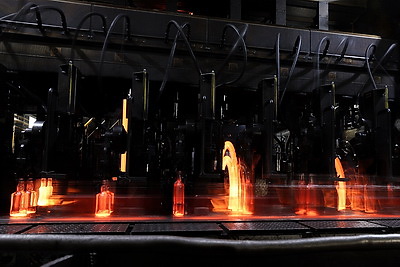 Гибко и эффективно. Как на Гродненском стеклозаводе выпускают сразу два вида продукции на одной линии