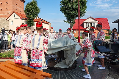 День белорусской письменности. В Лиде прошло открытие новой скульптуры, памятное гашение марки, презентации