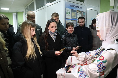 Жилье, работа, услуги, досуг. Решение каких вопросов важно для сельской молодежи