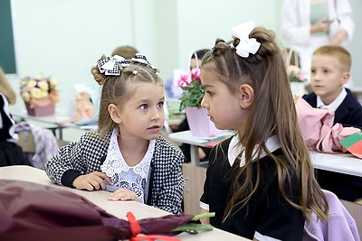 Современная и просторная. Новая школа в Боровлянах на 1 тыс. мест приняла первых учеников