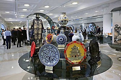 Работники холдинга \"БЕЛСТРОЙЦЕНТР\" посетили с экскурсией Дворец Независимости