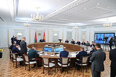 Лукашенко проводит селекторное совещание по уборочной кампании