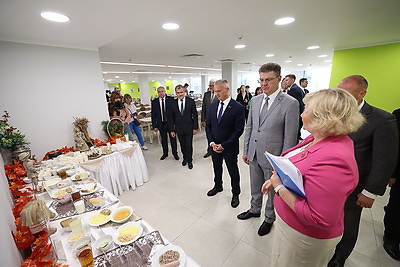 Железнодорожный класс и шикарная спортивная база. Новую школу открыли в Минске