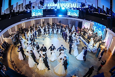 \"Атмосфера сказки!\". Более 40 пар кружились в танце на студенческом балу в Витебске