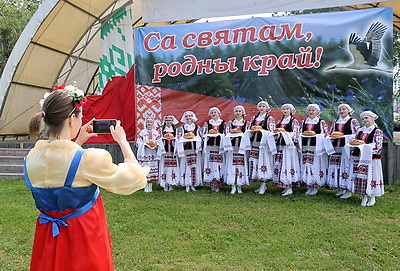 Региональный фестиваль \"Грай, гармонік!\" собрал в Ельске профессиональных музыкантов и любителей