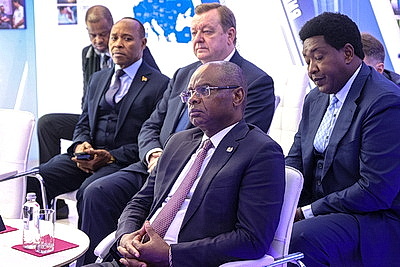 Парламентская делегация Кении посетила МНПЦ хирургии, трансплантологии и гематологии и МТЗ