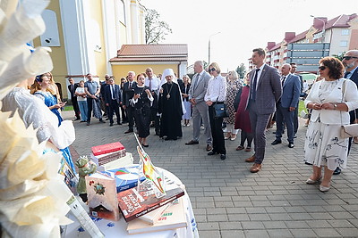 День белорусской письменности. В Лиде прошло открытие новой скульптуры, памятное гашение марки, презентации