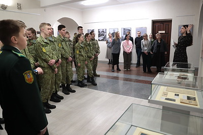 История в фотографиях и пронзающем слове. В Брестской крепости открыли две выставки к юбилею Победы