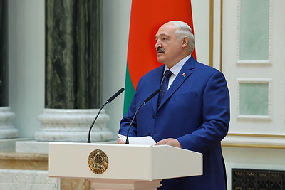 Лукашенко вручил госнаграды женщинам из различных сфер деятельности и регионов страны