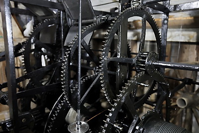 За стрелкой циферблата. Уличные часы - символ города