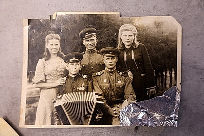 С тульской гармошкой в танке до Германии. Ветеран ВОВ рассказал, как музыка помогала на войне