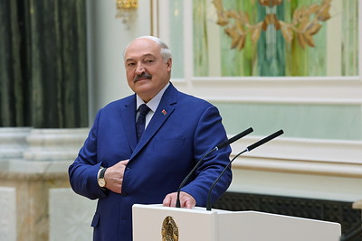 Лукашенко вручил госнаграды женщинам из различных сфер деятельности и регионов страны