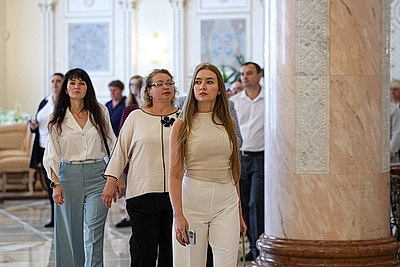 Сотрудники организаций, входящих в систему Управления делами Президента, посетили с экскурсией Дворец Независимости