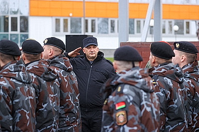 Более 50 сотрудников белорусской милиции в Горанях завоевали право ношения черного берета