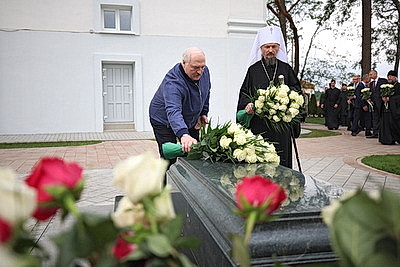 Лукашенко посетил монастырь в Жировичах