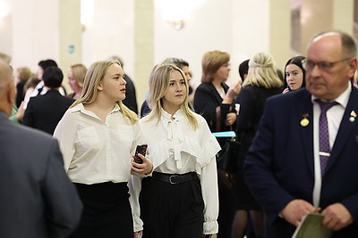 \"Профессия большого сердца\". В Минске наградили лучших педагогов страны