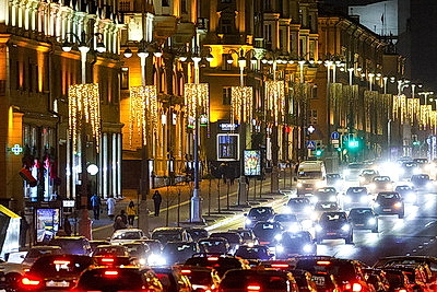 Новогодняя иллюминация превратила столицу в зимнюю сказку