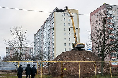 В Гомеле приступили к демонтажу верхних этажей пострадавшей при ЧС секции высотки