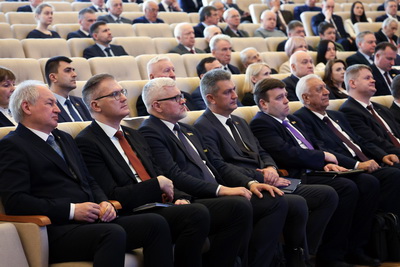 Микроэлектроника, биотехнологии, ИИ. Гусаков перечислил приоритеты развития белорусской науки
