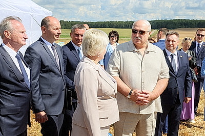 Лукашенко в полях инспектирует ход уборочной кампании