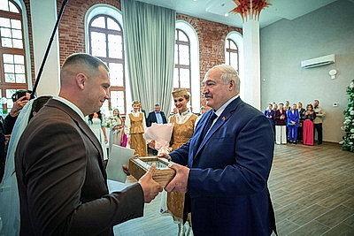 Лукашенко посетил реконструированный комплекс \"Лошицкий\" в Минске