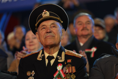 Военный парад по случаю 80-летия Победы прошел у стелы \"Минск - город-герой\"