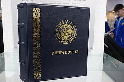 Новая традиция и стимул для молодежи. Бокий и Домрачева внесены в Книгу почета Минспорта