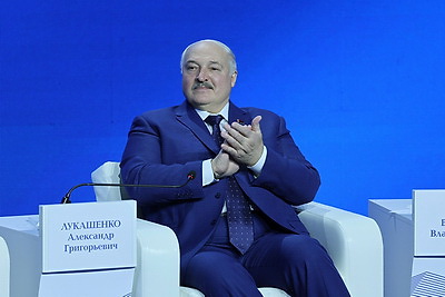 Лукашенко и Путин приняли участие в союзном форуме \"Великое наследие - общее будущее\" в Волгограде