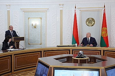Лукашенко проводит селекторное совещание по уборочной кампании