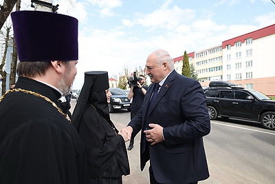Лукашенко на Пасху посетил Свято-Покровский храм в Толочине
