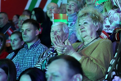 \"Марафон единства\": грандиозный гала-концерт белорусских артистов \"Время выбрало нас\" проходит в Лиде