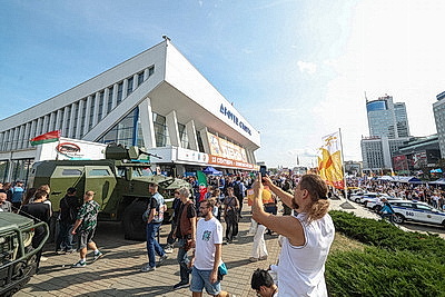 \"Рекорд посещаемости бьется каждый год\". У Дворца спорта отмечают Олимпийский день