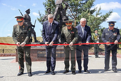 Памятник советским пограничникам открыли у стен Брестской крепости