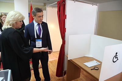 Выборы-2025: международные наблюдатели посещают участки для голосования