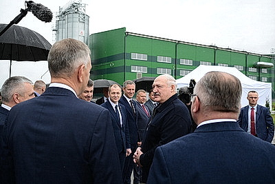 Лукашенко совершил рабочую поездку в Петриковский район
