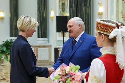 Лукашенко вручил госнаграды женщинам из различных сфер деятельности и регионов страны