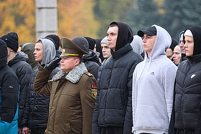 Отправка призывников на срочную военную службу началась в Беларуси
