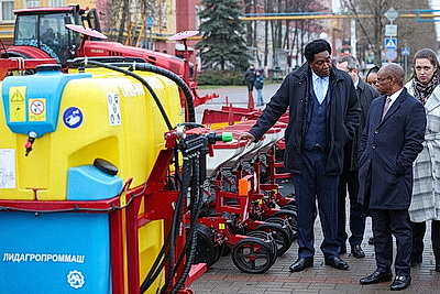 Парламентская делегация Кении посетила МНПЦ хирургии, трансплантологии и гематологии и МТЗ