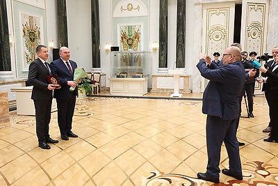 Лукашенко вручил первые Государственные знаки качества в истории суверенной Беларуси